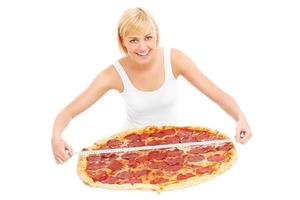 mujer con pizza xxl foto