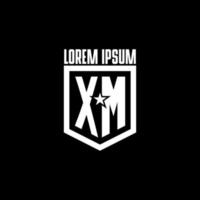 logotipo de juego inicial xm con diseño de escudo y estrella vector