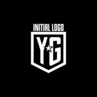 logotipo de juego inicial de yg con diseño de escudo y estrella vector