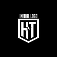 logotipo de juego inicial ht con diseño de escudo y estrella vector