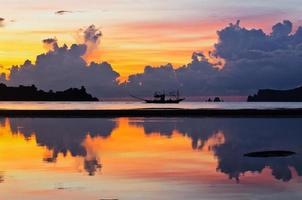 Sunrise at Hat Sai Ri beach in Chumphon photo
