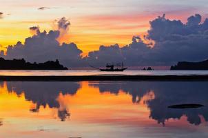 Sunrise at Hat Sai Ri beach in Chumphon photo