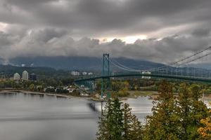 puente lions gate - vancouver, canadá foto