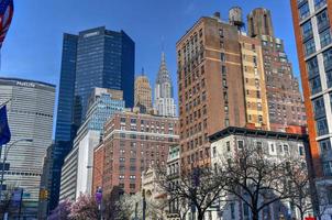 ciudad de nueva york - 14 de abril de 2018 - edificio chrysler y horizonte de midtown en manhattan, ciudad de nueva york. foto