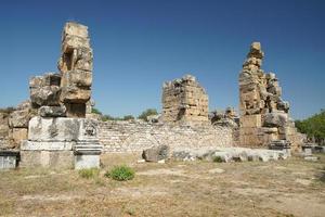 baños adriánicos en la antigua ciudad de aphrodisias en aydin, turkiye foto