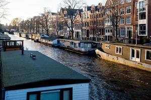 barcos en amsterdam foto