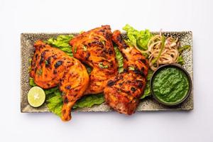 el pollo tandoori es una comida picante india no vegetariana foto