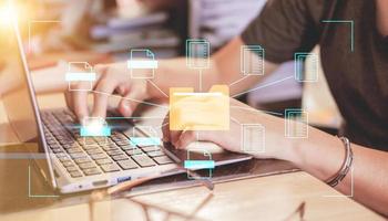 concepto de sistema de gestión de documentos, software de iconos de carpetas y documentos, búsqueda y gestión de archivos en la base de datos de documentos en línea, para un archivado eficiente foto
