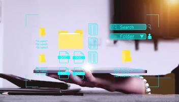 concepto de sistema de gestión de documentos, software de iconos de carpetas y documentos, búsqueda y gestión de archivos en la base de datos de documentos en línea, para un archivado eficiente foto