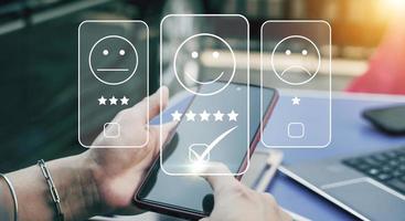 Users rate the service experience in the Concept Customer Satisfaction Survey online application after using the service. photo