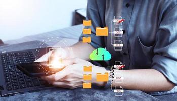 concepto de sistema de gestión de documentos, software de iconos de carpetas y documentos, búsqueda y gestión de archivos en la base de datos de documentos en línea, para un archivado eficiente foto
