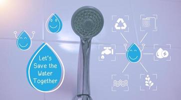 concepto de ahorro de agua. el icono y el mensaje de la gota de agua ayudan a ahorrar agua para el futuro. el agua es vida, la fuente de todo lo que nos rodea. foto
