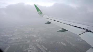 avión descendiendo, llegando al aeropuerto de bangkok, tailandia video