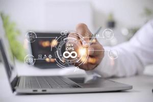 concepto devops, desarrollo de software y operaciones de ti, programación ágil foto