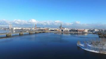 mooi antenne visie van de Riga oud stad- van bovenstaand gedurende magisch zonnig winter. hoofdstad van Letland.