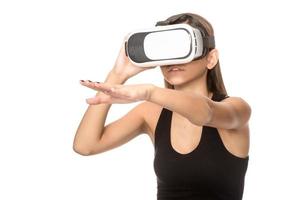 bella mujer con casco de realidad virtual vr con interfaz foto