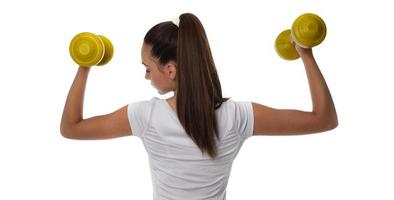 mujer decidida a perder peso y hacer ejercicio con pesas foto