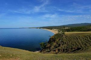 vista del lago baikal desde la isla de olkhon foto