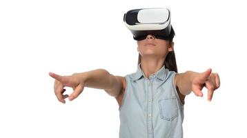 mujer joven con gafas de realidad virtual vr. foto