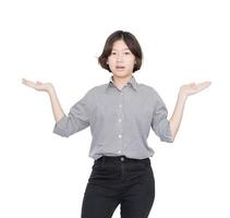 cerrar el pelo corto femenino con camisa foto