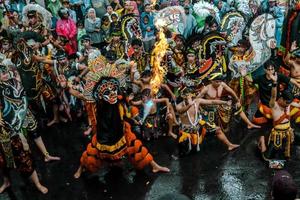 la ciudad de malang alberga un festival de artes culturales locales, jaranan malang raya 2022. foto
