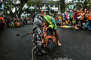 la ciudad de malang alberga un festival de artes culturales locales, jaranan malang raya 2022. foto