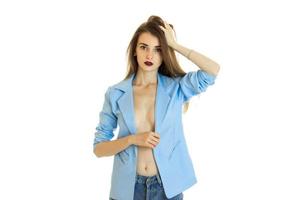 hermosa mujer de negocios con chaqueta azul sin ropa interior foto