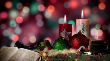 resumen religión navidad y vacaciones biblia velas llama quemar luz video