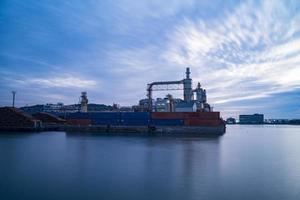 vista de fábrica en bukseong-gu, incheon, corea foto