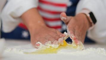 Breaking an egg in flour video