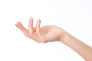 mano femenina que muestra el gesto con las palmas hacia arriba y los dedos aislados en el fondo blanco foto