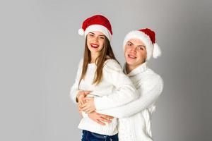 pareja celebra navidad en estudio foto