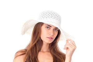 chica con sombrero blanco de ala ancha foto