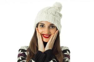 chica de belleza en cálido suéter de invierno foto