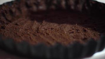 le processus de cuisson du gâteau au chocolat video