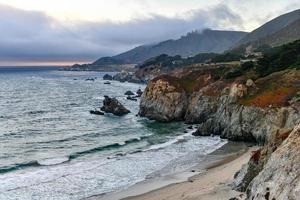 Rocky Creek en California, Big Sur en el condado de Monterey, EE.UU. foto