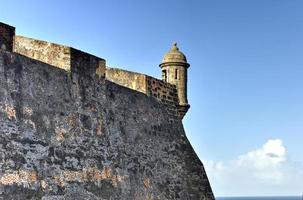 castillo de san cristobal en san juan, puerto rico. está designado como patrimonio de la humanidad por la unesco desde 1983. fue construido por españa para proteger contra los ataques terrestres a la ciudad de san juan. foto