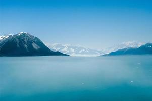 glaciar hubbard ubicado en el este de alaska y parte de yukon, canadá, y lleva el nombre de gardiner hubbard. foto