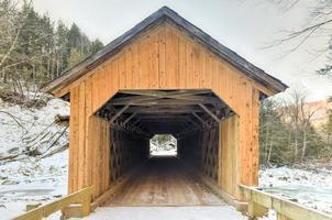 puente cubierto marrón en shrewsbury, vermont foto