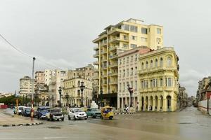 la habana, cuba - 7 de enero de 2016 - el amplio bulevar paseo del prado en la habana, cuba. foto