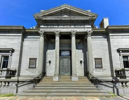 el emblemático edificio antiguo de piedra del banco en providence, rhode island. foto