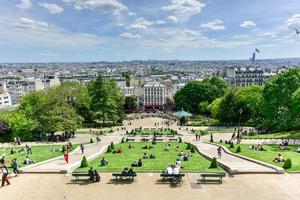 parís, francia - 15 de mayo de 2017 - vista de parís desde la basílica sacre coeur en montmartre. foto