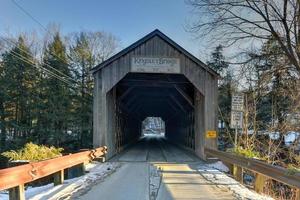 puente cubierto kingsley en claredon, vermont foto