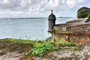 castillo san felipe del morro también conocido como fuerte san felipe del morro o castillo del morro. es una ciudadela del siglo XVI ubicada en san juan puerto rico. foto