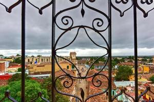 vista panorámica sobre la parte antigua de trinidad, cuba, un sitio del patrimonio mundial de la unesco. foto