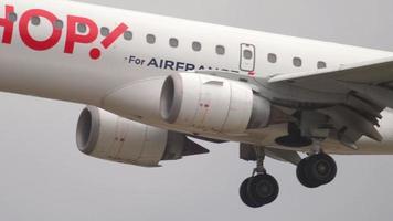 francfort-sur-le-main, allemagne 20 juillet 2017 - hop air france embraer 190 f hbla landing. Fraport, Francfort, Allemagne video