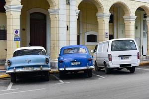 la habana, cuba - 8 de enero de 2017 - coche clásico en la habana vieja, cuba. foto