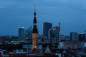 paisajes de tallin en las horas de la tarde foto