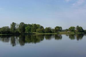 paisaje a orillas del daugava foto