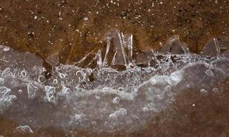 patrones de hielo en hielo delgado foto